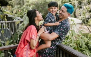 Hamil 5 Bulan, Sharena Tetap Berani Ajak Anak Naik Gajah