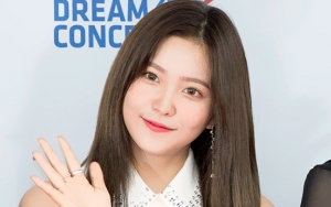 Jalani Pemotretan di LA, Yeri Pose Cantik Pakai Baju Semi Transparan