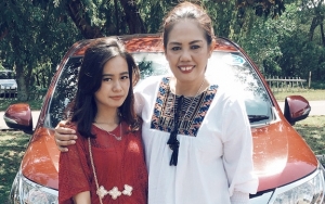 Kompak Foto Bareng, Netter Lega Lihat Ely Sugigi dan Putrinya Akur