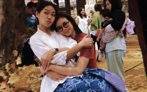 Yuki Kato Unggah Foto Lawas Bersama Adik, Netter Salfok Boneka Seram