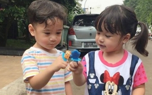 Heboh Royal Wedding, Rafathar dan Gempita Tak Mau Kalah Dandan ala Prince Harry - Meghan Markle