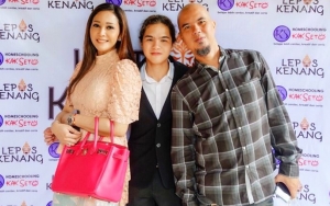 Serasi dan Cium Pipi Anak, Maia Justru Tak Ngobrol dengan Ahmad Dhani di Wisuda Dul