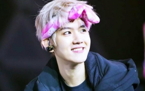 Lama Tak Posting, Baekhyun Sapa Fans dengan Foto Backstage Konser
