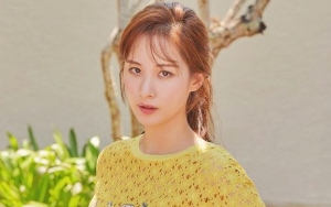 Umbar Punggung dan Paha Mulus, Intip Cantiknya Seohyun Jalani Pemotretan di Bali