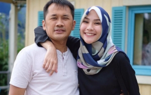 Hanung Bramantyo Main Hujan-Hujanan Bersama Anak, Zaskia Adya Mecca Sebut Hadiah Terbaik