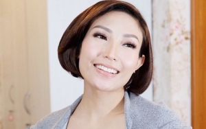 Pamer Foto Bareng Nagita Slavina-Syahnaz Sadiqah, Ayu Dewi Beri Julukan Kocak