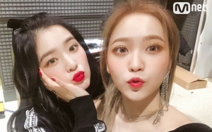 Dapat Hadiah Bunga di Coming of Age Day, Yeri Malah Goda Irene Sudah Tua