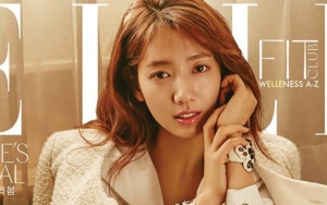 Pemotretan Majalah, Park Shin Hye Seksi Pamer Belahan Dada