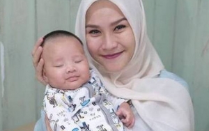 Bayi Zaskia Adya Mecca Mulai Belajar Tengkurap, 2 Artis Ini Gemas Ekspresi Bhre