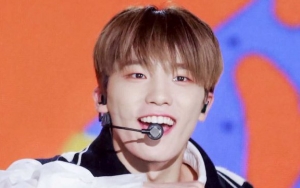 Rayakan Coming of Age Day, Dino Seventeen Sapa Fans dan Pamer Hadiah