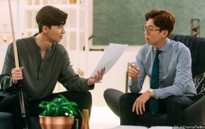 Kang Ki Young Siap Jadi Konselor Kencan Park Seo Joon di 'Why, Secretary Kim?'
