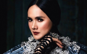 Mulan Jameela Bakal Lelang Baju Seksi dan Ketat Pasca Berhijab