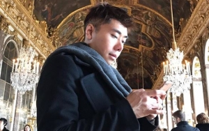 Bikin Penggemar Penasaran, Roy Kiyoshi Video Call Seseorang di 'Karma'