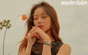 Setir Mobil Sport, Oh Yeon Seo Sendu di Pemotretan Terbaru