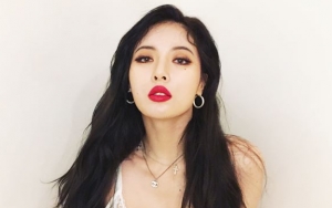 Seksi Pakai Lingerie dan Umbar Abs, HyunA Disindir Pamer Dada Palsu