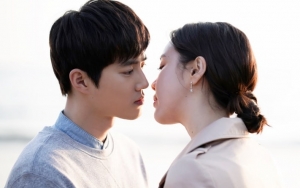 Bukan Ha Yeon Soo, Suho Cium Mesra Cewek Lain di 'Rich Man Poor Woman'