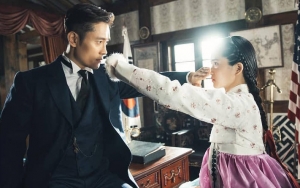 Penuh Ketegangan, Lee Byung Hun - Kim Tae Ri Nangis di Teaser 'Mr Sunshine'