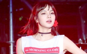 Pemotretan dengan Majalah Jepang, Lisa Pamer Kedipan Mematikan