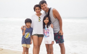Ngaku Jadi Orang Visual, Nirina Zubir dan Suami Foto Ala Selebgram