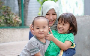 Bhai Kaba Susah Mandi, Zaskia Adya Mecca Ungkap Tips Jitu Rayu Anak