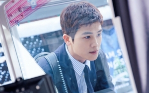 Pamer Tampilan Keren Ala Pengacara di 'Suits', Hyungsik Dipuji Makin Ganteng