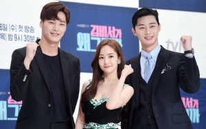 Bikin Iri, Park Min Young Gandeng Park Seo Joon dan Lee Tae Hwan di Preskon 'Why Secretary Kim'
