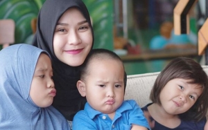 Zaskia Adya Mecca Ajak Anak Liburan Dadakan, Netter Sibuk Bahas Mie Instan