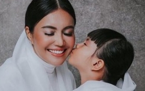 Jalani Ramadhan Tanpa Suami, Denada Hanya Ditemani Shakira