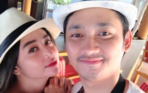 Baikan, Dewi Persik Pamer Foto Bareng Suami dan Tegaskan Bukan Settingan