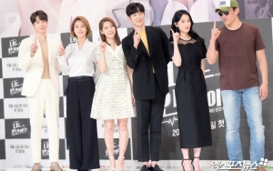 Visual Couple, Seo Kang Joon dan Gong Seung Yeon Serasi di Preskon 'Are You Human Too?'