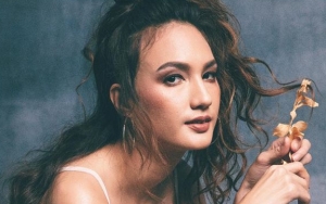 Tampil dengan Gaya Rambut Keriting, Nadine Chandrawinata Disebut Mirip Taylor Swift