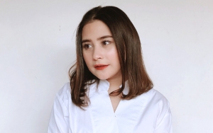 Prilly Latuconsina Menor Pakai Lipstik Merah di Pemotretan, Netter: Cantikan Natural
