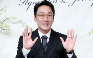 Ngaku Tak Sengaja Pernah Bertemu Pasangan Idol di Apartemen, Lee Hwi Jae Dihujat Netter