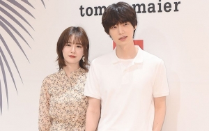 Bak Syuting Drama, Awas Cemburu Ahn Jae Hyun-Goo Hye Sun Gandengan Mesra di Acara Ini