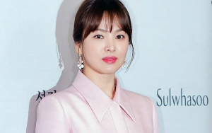 Hadiri Acara di Hong Kong, Netter Penasaran Song Hye Kyo Tutupi Perut Saat Foto