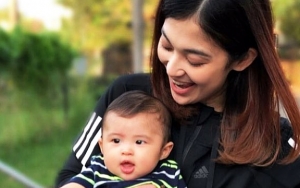 Masih Usia 5 Bulan, Lucunya Anak Sandra Dewi Sudah Bisa Tirukan Gaya Telepon Sang Tante