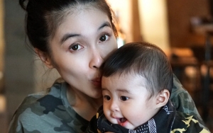 Mulai Beri MPASI saat Anak Usia Lima Bulan, Sandra Dewi Tuai Pro-Kontra