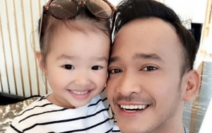 Berpose Bak Model Profesional, Sepatu Putri Ruben Onsu Bikin Salfok