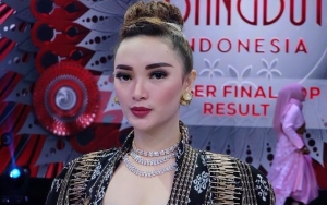 Zaskia Gotik Pakai Tas Hermes Seharga Rp 1,2 Miliar, Netter: Kayak Barang KW di Tanah Abang