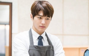 Ingatkan Nonton 'Miss Hammurabi', Ekspresi Cemberut L Dipuji Tetap Ganteng