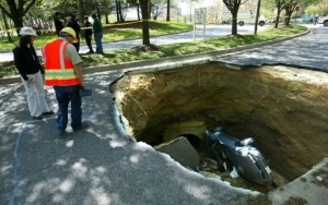 Bikin Melongo, Ini Penampakan 9 Sinkhole Menyeramkan di Dunia