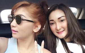 Ditanya Soal Nikah Siri Chand Kelvin-Baby Margaretha, Sang Adik Salah Tingkah