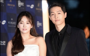 Kencan Manis di Jepang, Romantisnya Song Joong Ki Pandangi Song Hye Kyo