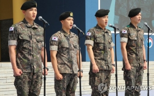 Gagah Pakai Seragam, Ji Chang Wook-Siwan cs Beri Penghormatan Veteran Militer 