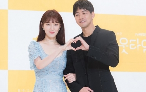 Manisnya Lee Sang Yoon-Lee Sung Kyung Bercanda di Lokasi Syuting 'About Time'