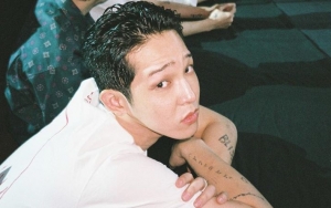 Lakukan Ice Bucket Challenge Pakai Setelan Jas, Nam Tae Hyun Bikin Netter Heran