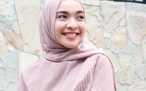 Ekspresi Lucu Tika Bravani Saat Bikin Dodol