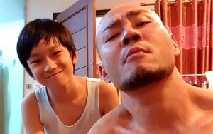 Bagikan Video Wisuda Sang Anak, Deddy Corbuzier Terharu Sampai Menangis