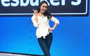 Keluhkan Pipi Tembem, Ayu Ting Ting Kena Cibiran Netter