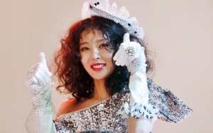 Yubin Eks Wonder Girls Debut Stage Solo 'Lady' di Acara Musik, JYP Panen Hujatan